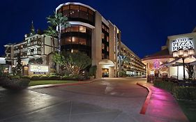 Anaheim Carousel Inn 3*